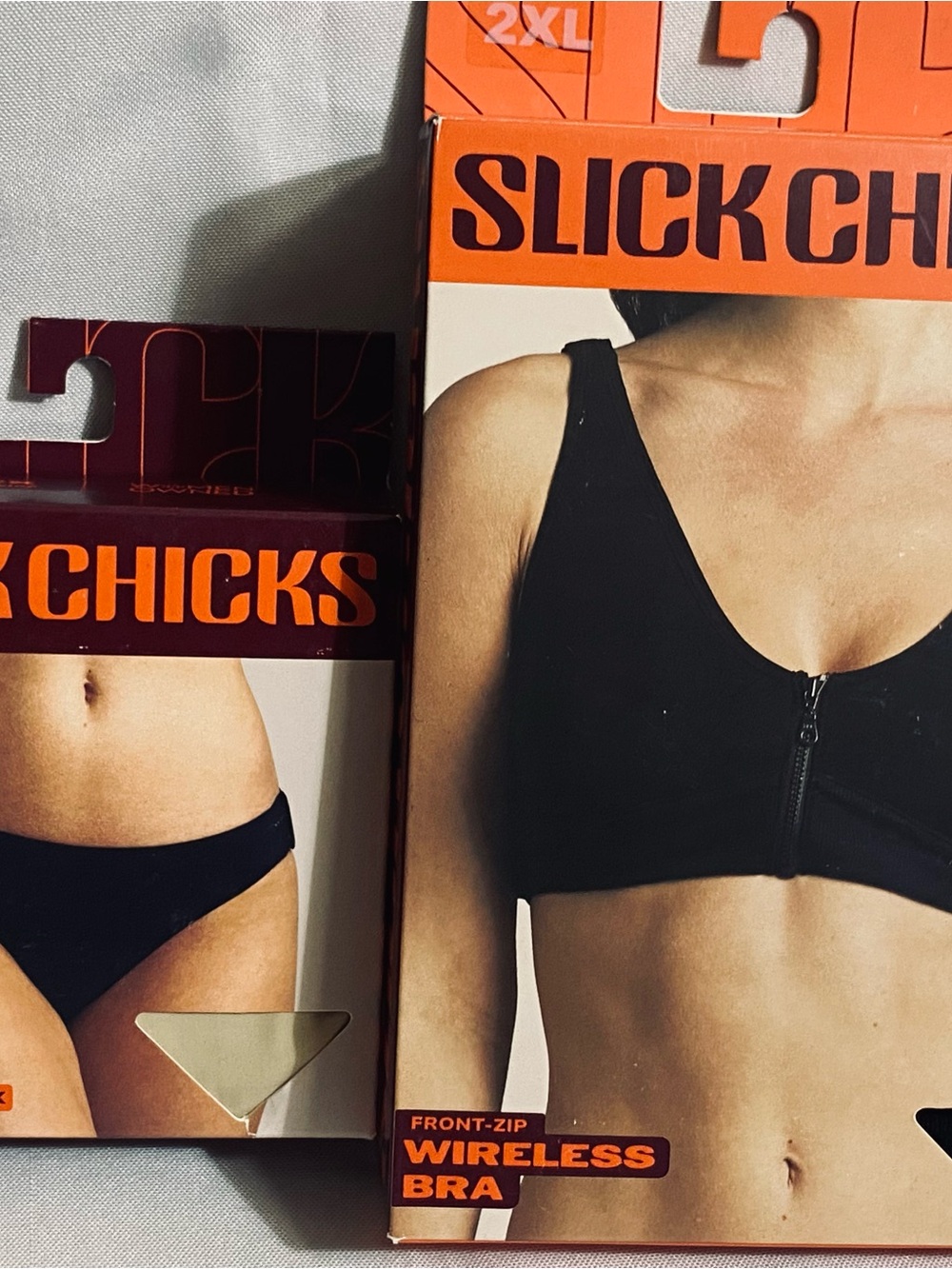 Front-Zip Wireless Bra — Black PLUS 2 pair of classic briefs,1-blk,1-beige